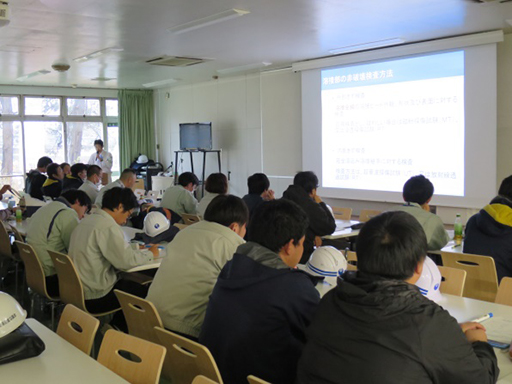 （一社）日本橋梁建設協会が鋼橋の製作についての講義の様子